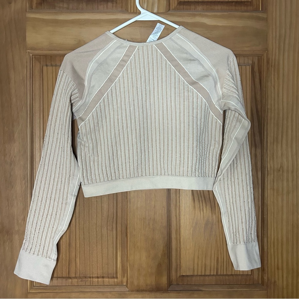 Women's cream long sleeve athletic top - Picture 3 of 4